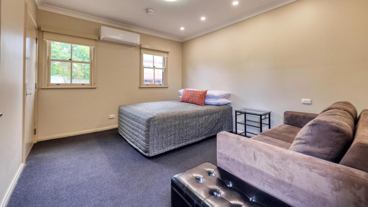 Prince Of Wales Hotel Gulgong Extérieur photo