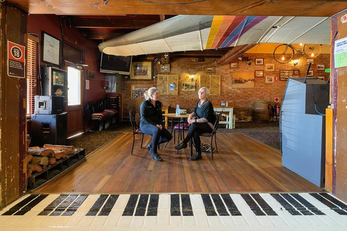 Prince Of Wales Hotel Gulgong Extérieur photo